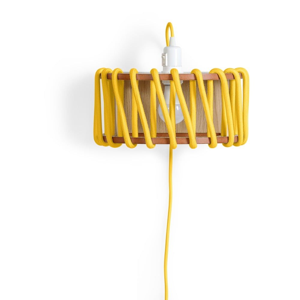Žlutá nástěnná lampa s dřevěnou konstrukcí EMKO Macaron