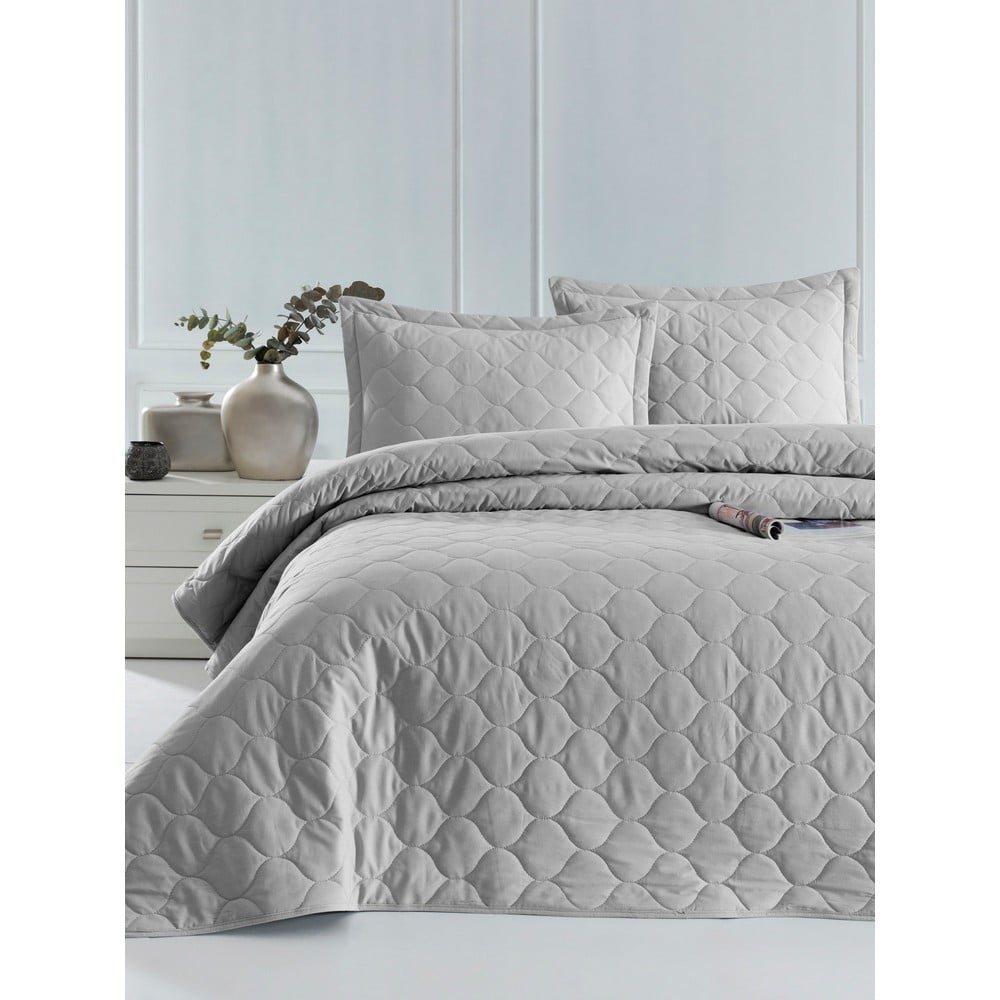 Světle šedý přehoz přes postel se 2 povlaky na polštář z ranforce bavlny EnLora Home Fresh