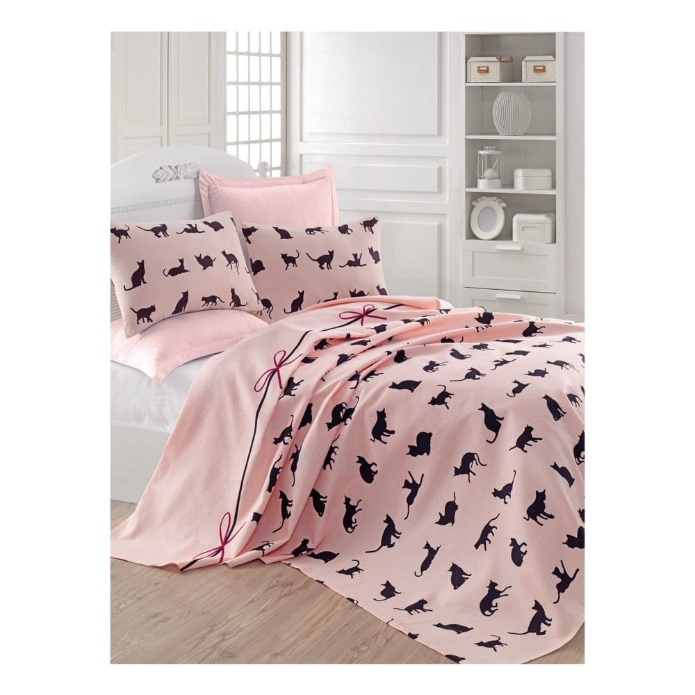 Růžový přehoz přes postel Mijolnir Cats